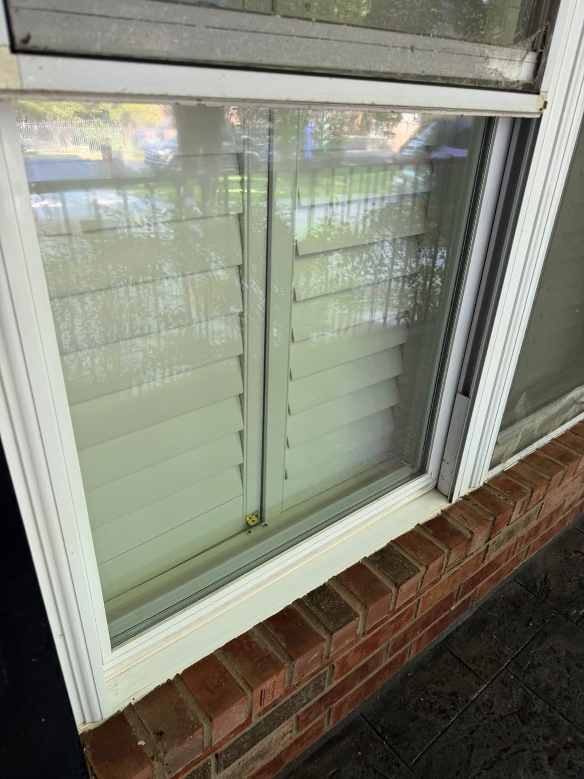 Same sliding glass window after cleaning, glass streak-free and clear